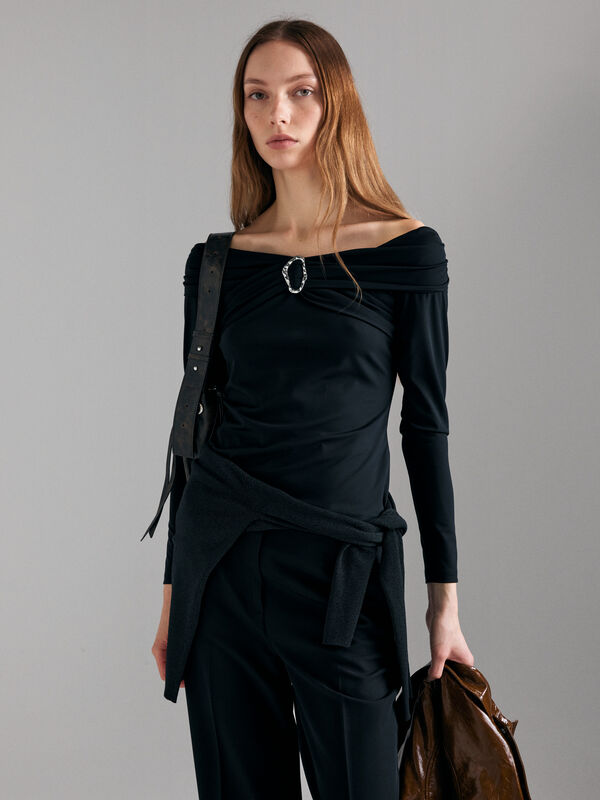 Maglietta off shoulder con anello sliver - t-shirt a manica lunga da donna | Sisley
